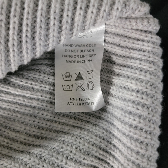 Kosmios Gray Slightly Oversized Sweater - Picture 6 of 6